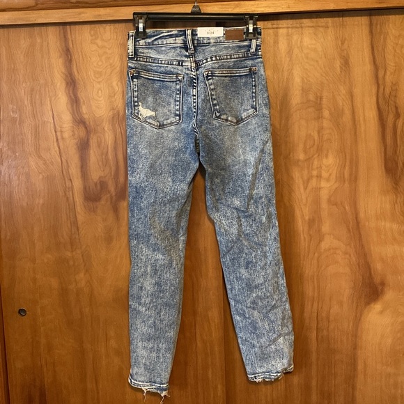 Judy Blue High Waisted Distressed Boyfriend Jeans - Picture 5 of 5